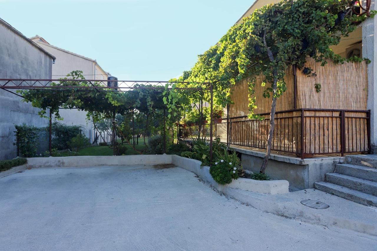 Stone Sun Apartment Kaštela Екстериор снимка
