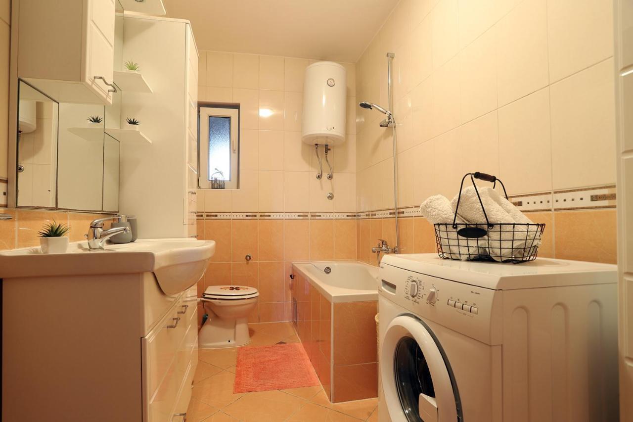 Stone Sun Apartment Kaštela Екстериор снимка